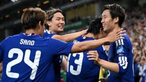 Japans Stürmer Ayase Ueda bejubelt einen Treffer im WM-Gruppenspiel gegen Tunesien