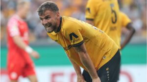 Lars Bünning im Trikot von Dynamo Dresden auf dem Spielfeld