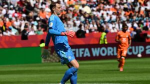 Manuel Neuer im Trikot der deutschen Nationalmannschaft während eines WM-Spiels auf dem Platz