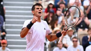 Rafael Jodar bejubelt einen Punktgewinn auf dem Sandplatz bei den French Open