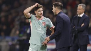 Julián Alvarez im Trikot von Atlético Madrid auf dem Spielfeld