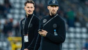 Robert Andrich im Trikot der deutschen Nationalmannschaft auf dem Spielfeld