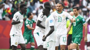 Jubelnde senegalesische Spieler um Sadio Mane und Pape Gueye nach dem 5:0-Sieg gegen den Irak bei der Weltmeisterschaft.