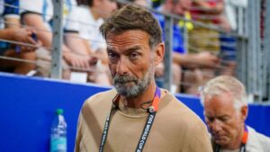 Jürgen Klopp blickt genervt bei einem Medientermin während der Fußball-WM