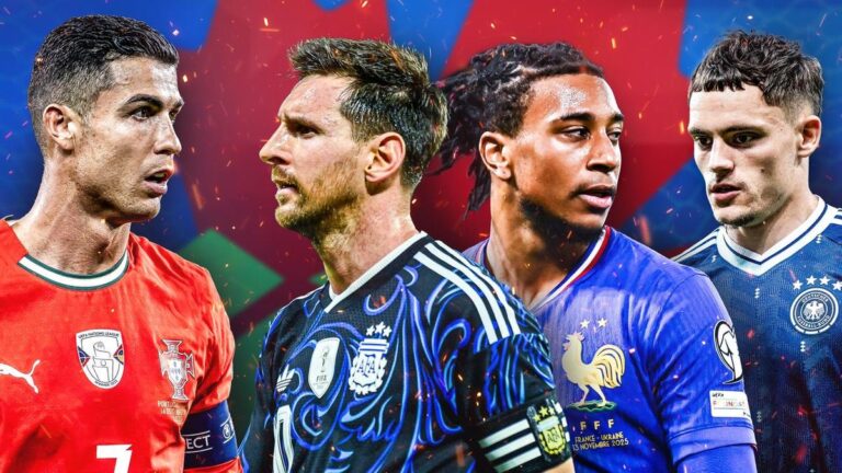 Lionel Messi und Cristiano Ronaldo im Trikot ihrer Nationalmannschaften vor dem Hintergrund des WM-Pokals