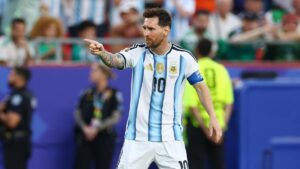 Lionel Messi jubelt im Trikot der argentinischen Nationalmannschaft bei der Weltmeisterschaft