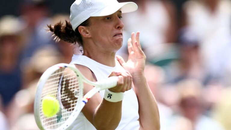 Iga Swiatek jubelt emotional nach ihrem Sieg gegen Taylor Townsend auf dem Centre Court in Wimbledon