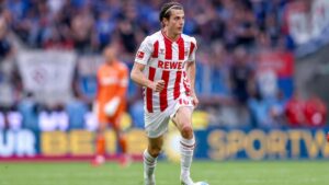 Jakub Kaminski im Trikot des 1. FC Köln bei einem Spiel in der Bundesliga.