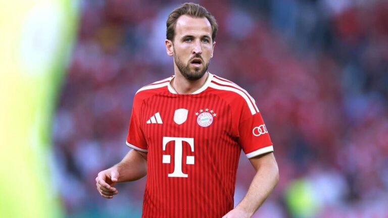 Harry Kane im Trikot der englischen Nationalmannschaft jubelt über ein Tor