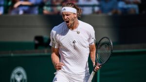 Alexander Zverev ballt die Faust zum Jubel nach seinem Halbfinalsieg auf dem Centre Court in Wimbledon
