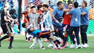 Leandro Paredes im Trikot der argentinischen Nationalmannschaft mit enttäuschtem Blick