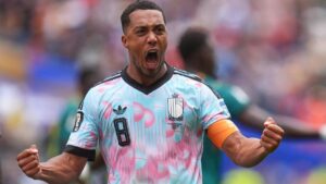 Jubelnde belgische Spieler um Youri Tielemans und Romelu Lukaku nach dem WM-Siegtreffer gegen Senegal