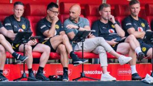BVB-Trainer Niko Kovac gestikuliert am Spielfeldrand bei einem Vorbereitungsspiel von Borussia Dortmund