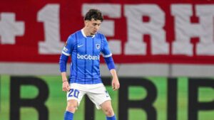 Konstantinos Karetsas im Trikot des KRC Genk in Aktion auf dem Platz