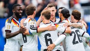 Antonio Rüdiger im Trikot der deutschen Nationalmannschaft schaut enttäuscht nach dem WM-Aus.