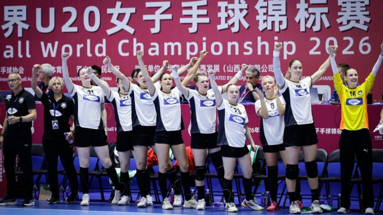 Jubelnde deutsche U20-Handballerinnen nach dem Finalsieg gegen Dänemark bei der WM in China