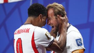 Harry Kane bejubelt im Trikot der englischen Nationalmannschaft ein Tor