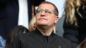 Max Eberl im Anzug als Sportvorstand des FC Bayern München