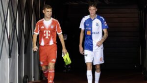 Jonathan Asp Jensen im Trikot des FC Bayern München auf dem Spielfeld