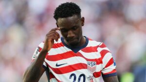 US-Nationalspieler Folarin Balogun im Trikot auf dem Spielfeld während der Weltmeisterschaft