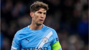 John Stones jubelt im Trikot von Manchester City bei einem Fußballspiel