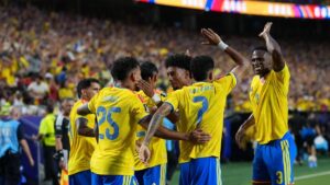 Kolumbianische Nationalspieler bejubeln den frühen 1:0-Siegtreffer von Jhon Arias gegen Ghana.