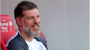 Slaven Bilic gestikulierend an der Seitenlinie als Trainer der kroatischen Nationalmannschaft