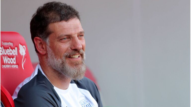 Slaven Bilic gestikulierend an der Seitenlinie als Trainer der kroatischen Nationalmannschaft
