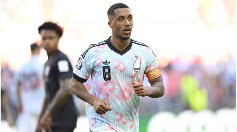 Youri Tielemans nach seinem Transfer zu Manchester United im neuen Vereinstrikot