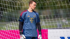 Manuel Neuer im Torwarttrikot des FC Bayern München beim Training