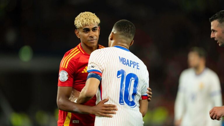 Die Nationalmannschaften von Frankreich, Spanien, Argentinien und England im Halbfinale der Fußball-Weltmeisterschaft