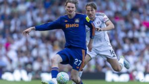 Nick Woltemade im Trikot von Newcastle United auf dem Spielfeld