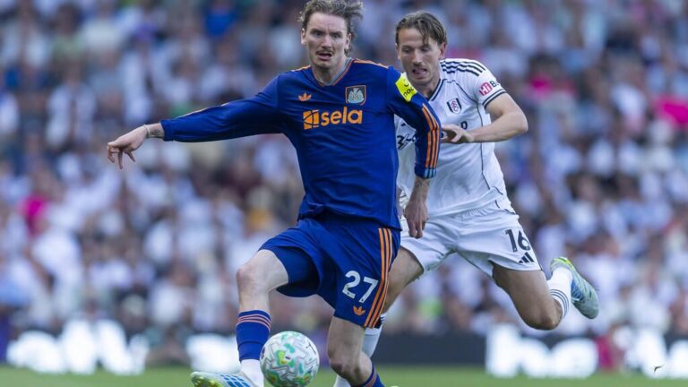 Nick Woltemade im Trikot von Newcastle United auf dem Spielfeld