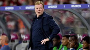Ronald Koeman als Trainer der niederländischen Nationalmannschaft am Spielfeldrand