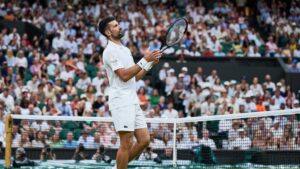 Novak Djokovic jubelt nach seinem dramatischen Fünf-Satz-Sieg im Wimbledon-Viertelfinale auf dem Centre Court