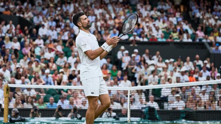 Novak Djokovic jubelt nach seinem dramatischen Fünf-Satz-Sieg im Wimbledon-Viertelfinale auf dem Centre Court