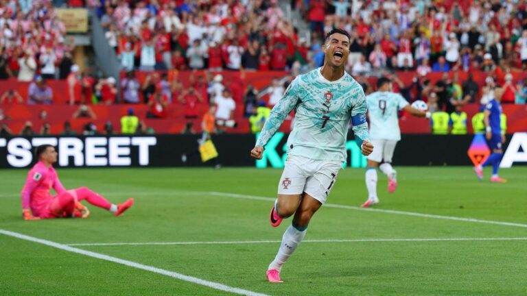 Goncalo Ramos bejubelt seinen 2:1-Siegtreffer in der Nachspielzeit für Portugal gegen Kroatien bei der Weltmeisterschaft.