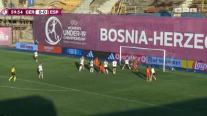 Enttäuschte deutsche U19-Spielerinnen nach der Finalniederlage gegen Spanien bei der Europameisterschaft