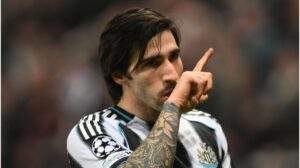 Sandro Tonali im Trikot von Tottenham Hotspur nach seinem Rekordwechsel in der Premier League