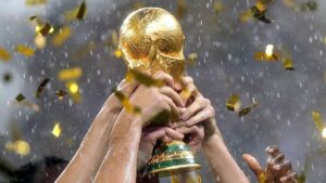 Kylian Mbappé, Lionel Messi und Erling Haaland in den Trikots ihrer Nationalmannschaften bei der WM 2026
