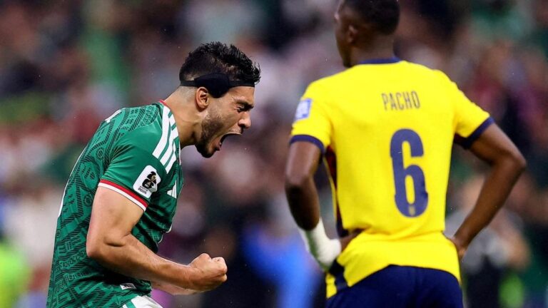 Jubelnde mexikanische Nationalspieler im Aztekenstadion bei der WM 2026