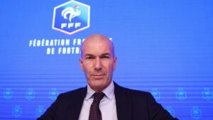 Zinédine Zidane blickt als neuer Trainer der französischen Nationalmannschaft fokussiert nach vorne
