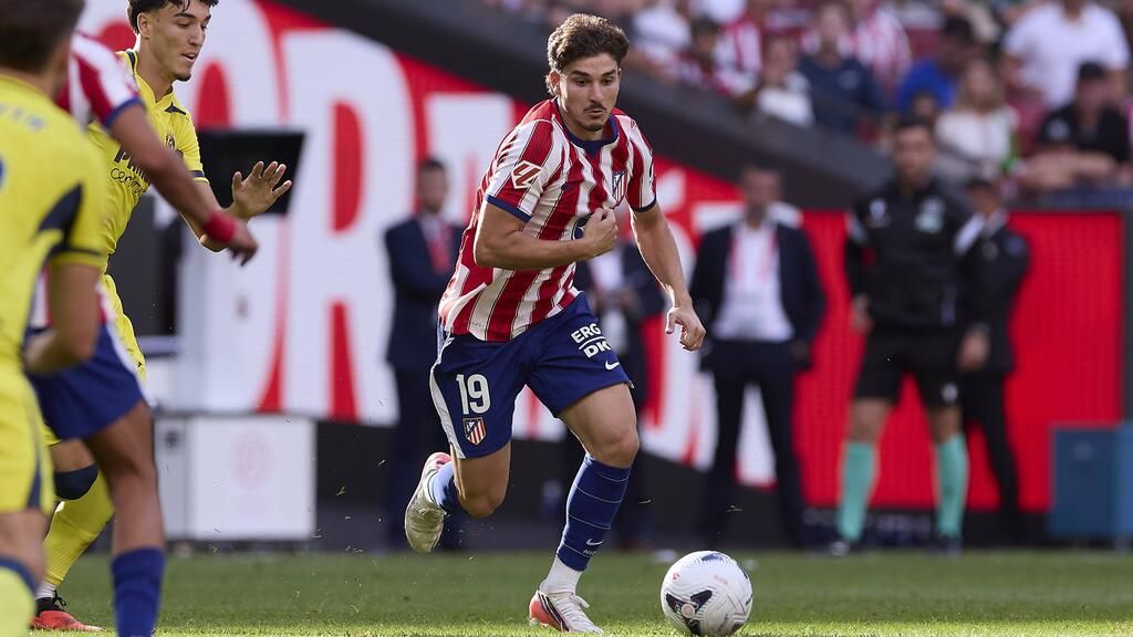 Julián Álvarez im Trikot von Atlético Madrid auf dem Spielfeld