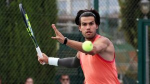 Carlos Alcaraz ballt die Faust auf dem Tennisplatz bei den US Open