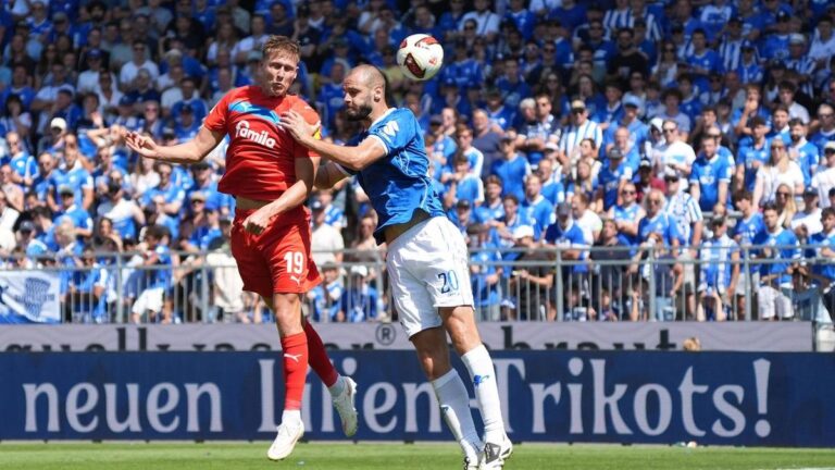 Aleksandar Vukotic bejubelt seinen späten Ausgleichstreffer für den SV Darmstadt 98 gegen Kiel.