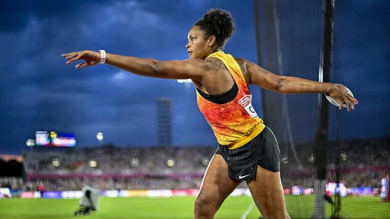 Diskuswerferin Shanice Craft beim Abwurf im Stadion