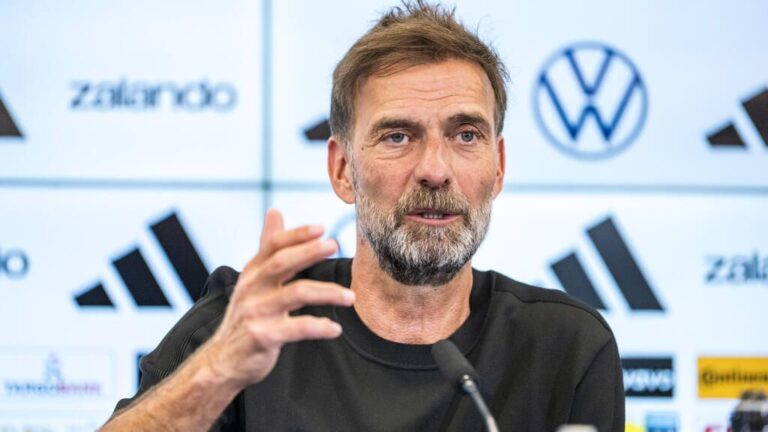 Sportdirektor Max Eberl und der neue Bundestrainer Jürgen Klopp