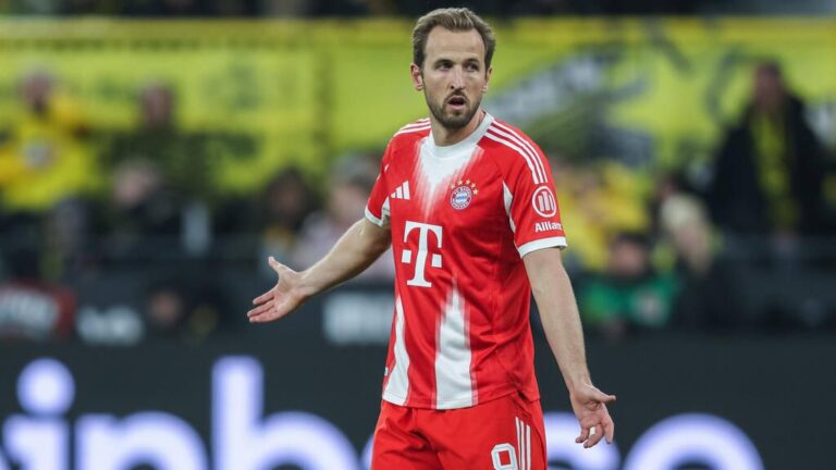 Harry Kane im Trikot des FC Bayern München auf dem Spielfeld