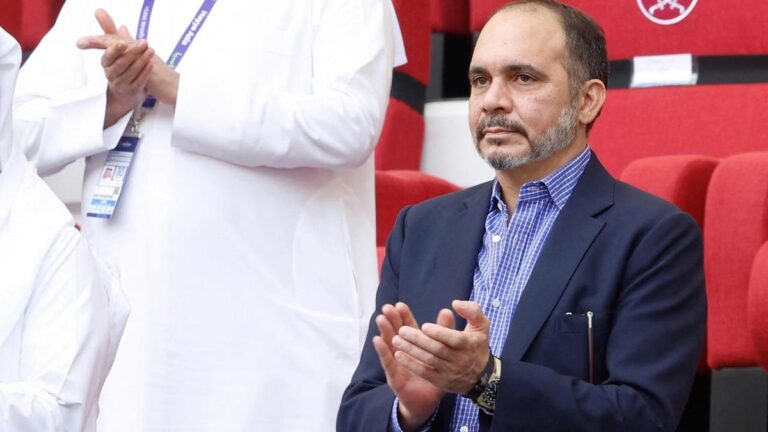 Gianni Infantino und Prinz Ali bin al-Hussein in einer hitzigen Diskussion