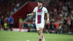 Spieler von Paris Saint-Germain und Aston Villa im Zweikampf beim UEFA Super Cup